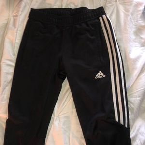 Women’s adidas Essentials 3-stripe Midrise pants